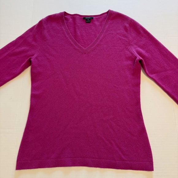 Privé 100% Cashmere Sweater - Picture 2 of 7